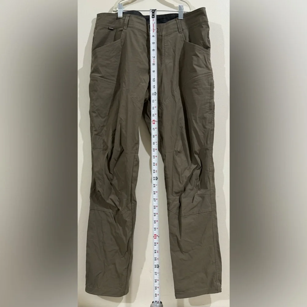 Kuhl Men's Cargo Pants in Olive